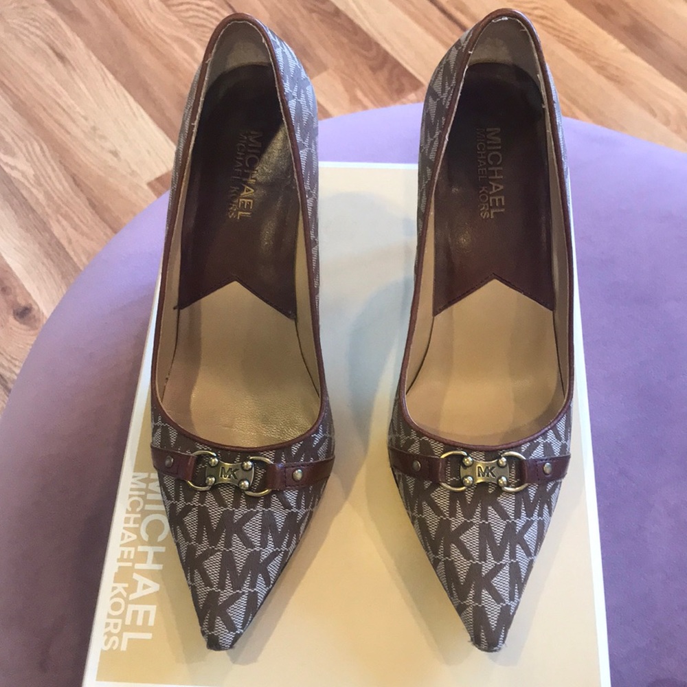 MK Printed Pumps